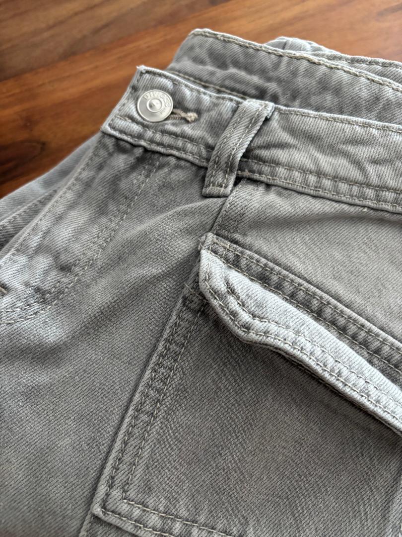 Jean corte bajo y bota ancha