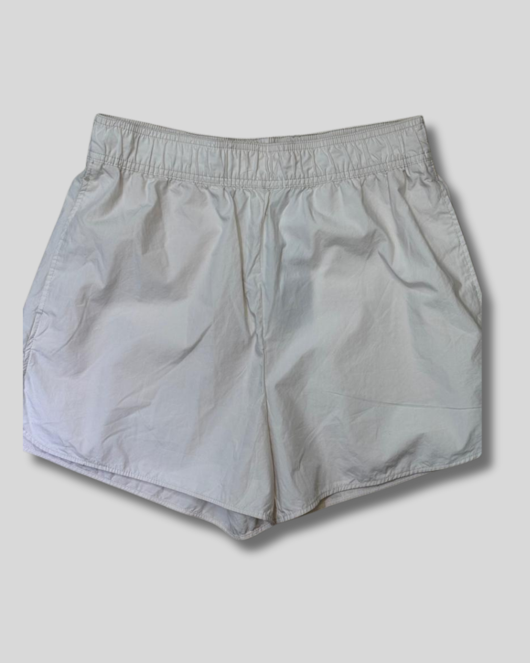 Short H&M crema con goma