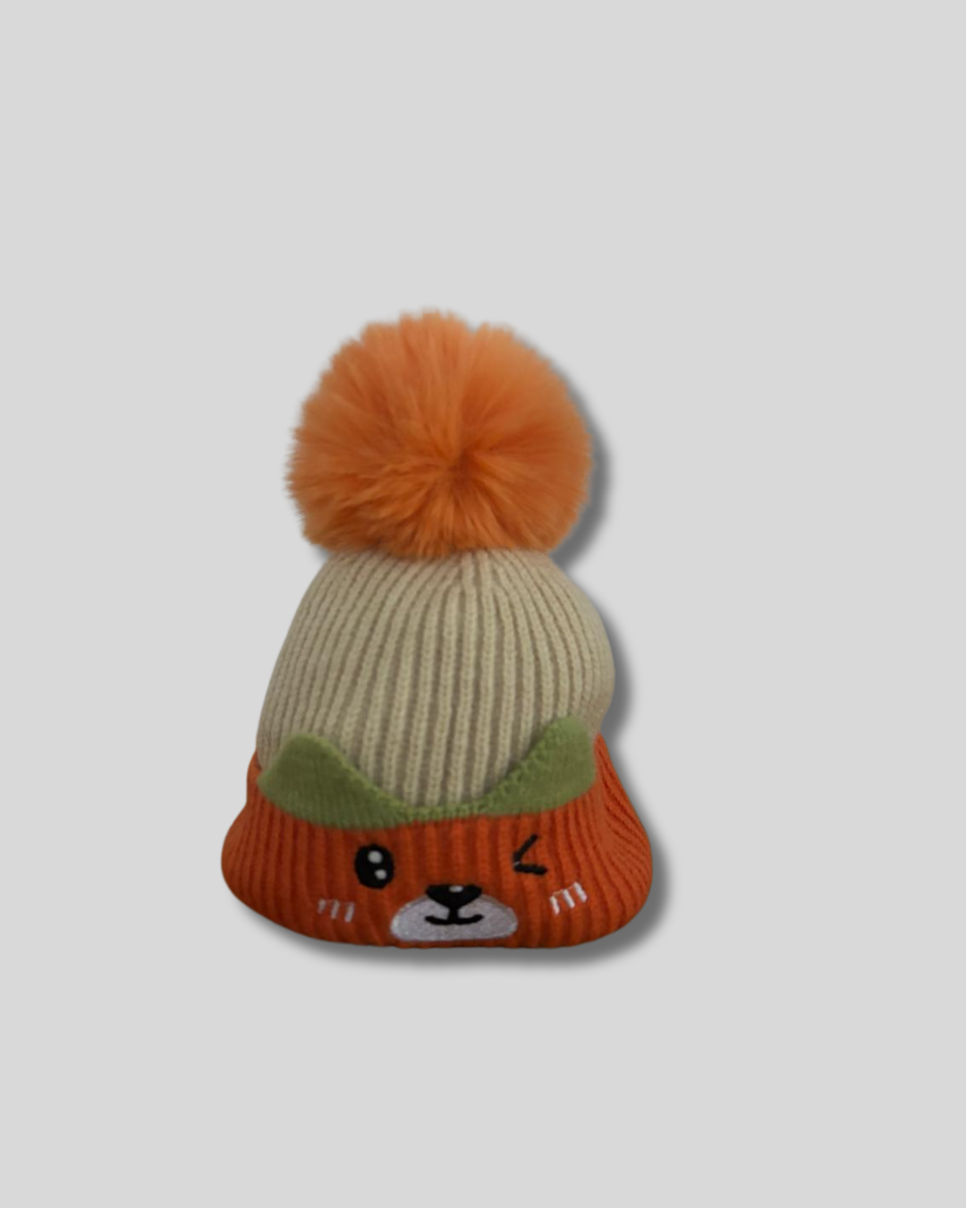 Gorros tejidos naranja con borla
