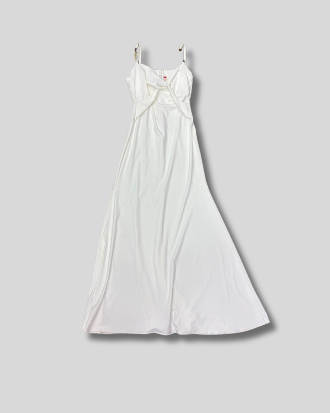 Vestido blanco largo colombiano con aros dorados