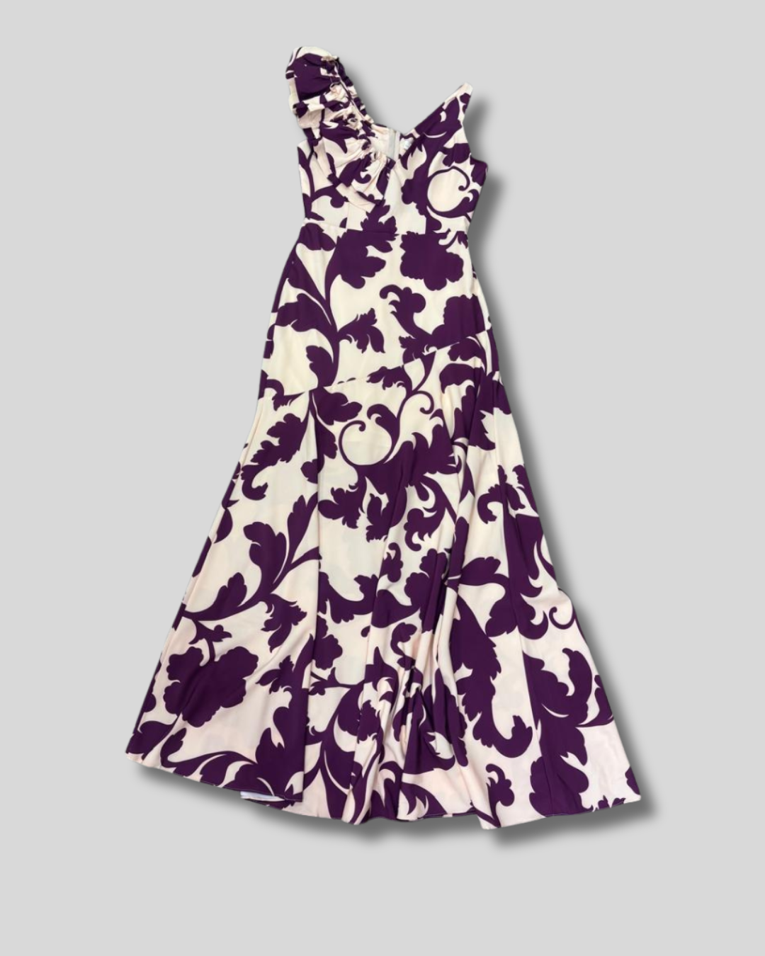 Vestido blanco largo colombiano con flores y volantes en el hombro