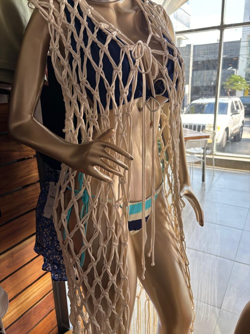 Kimono crema en macramé