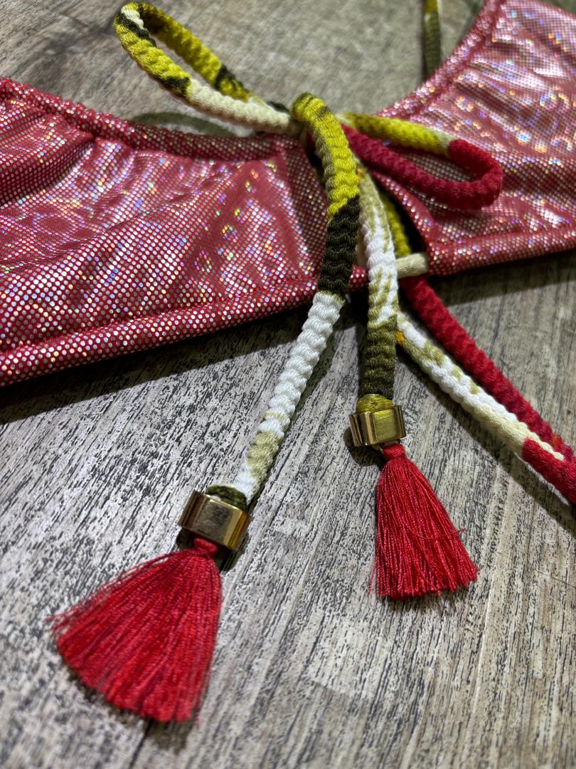 Traje de Baño Bikini rojo con flores y tela metalizada