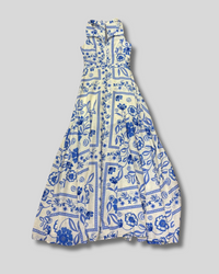 Vestido blanco colombiano con estampado de flores azules y cuello