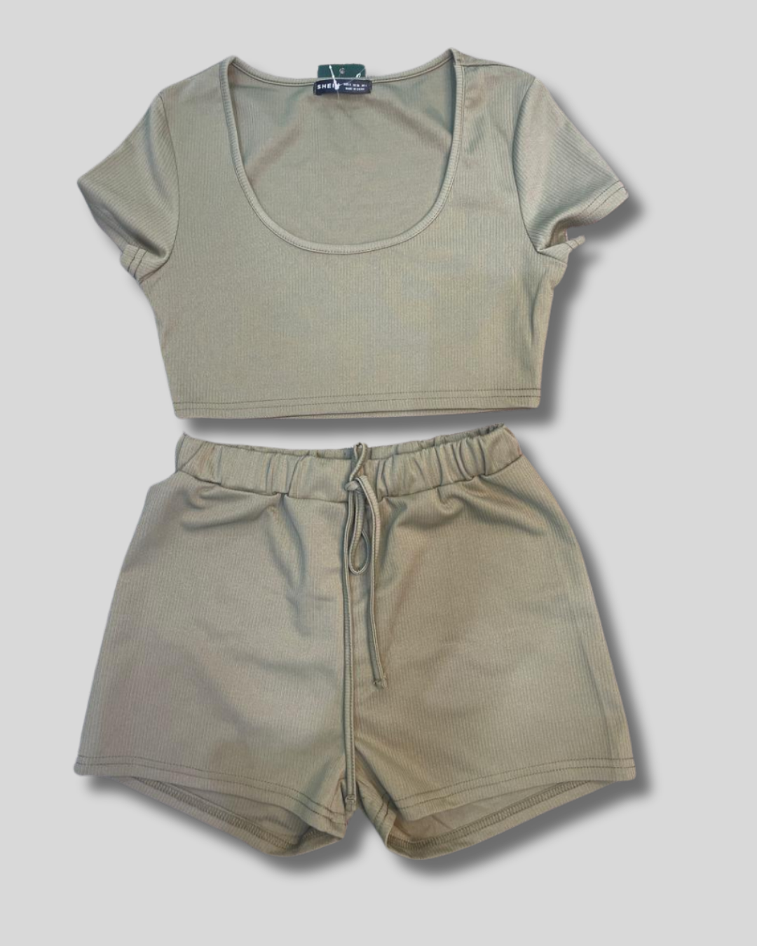 Conjunto corto verde militar