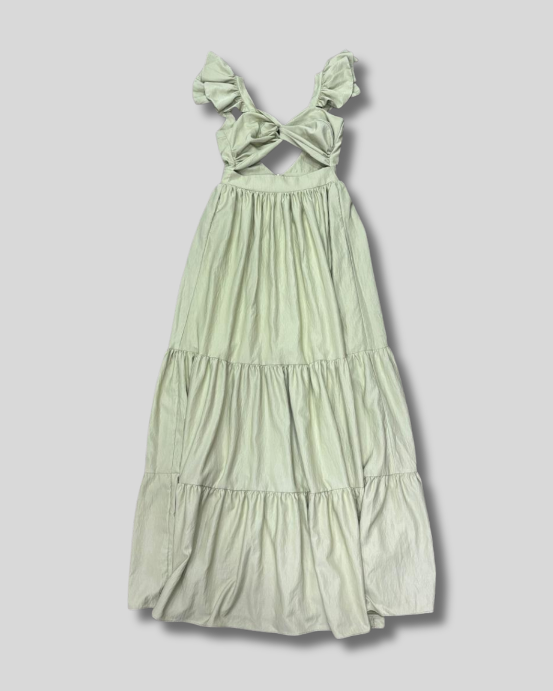 Vestido largo colombiano verde menta con volantes en hombros y espalda descubierta