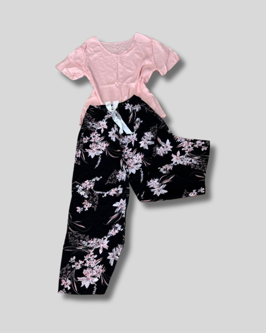 Pijama rosada con pantalón de flores