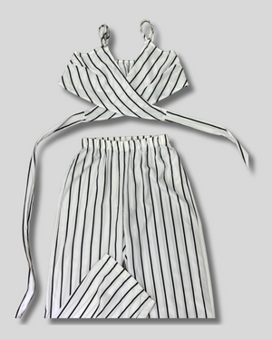 Conjunto largo de rayas y top cruzado