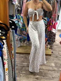 Conjunto de pantalón y top de flores
